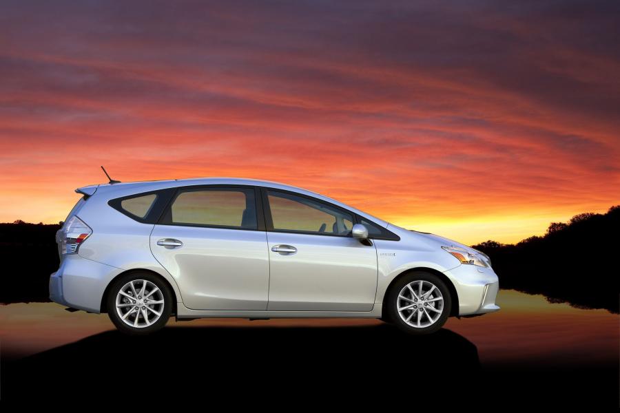  Toyota Prius V 2011 года  (фото 77 из 208)